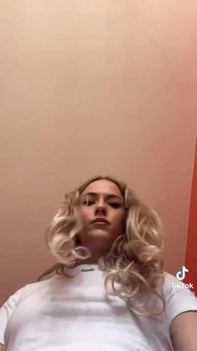 phat ass blonde babe....