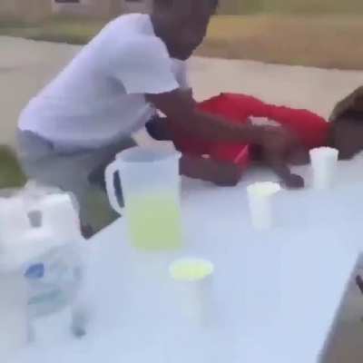 Sim muquinha, sim macaco lol, é isso que iremos fazer contigo no churrasco dos subs, fica esperto.