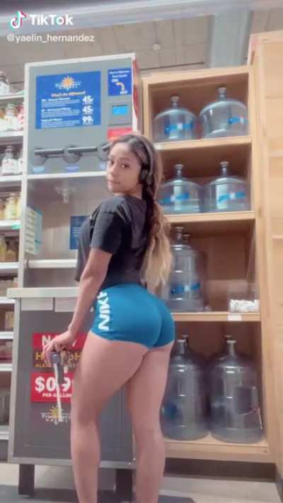 Latina teasing us with her tight shorts 😍