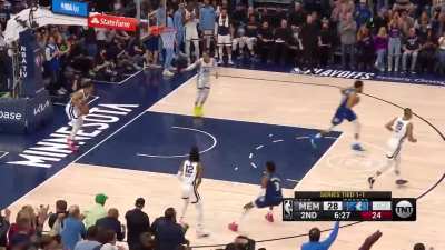 [Highlight] Pat Bev throws it off the backboard to himself then lays it in