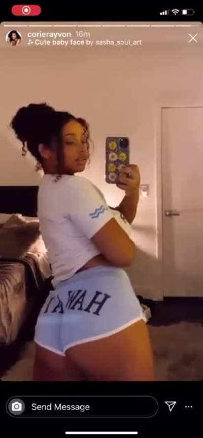 Sexy ass😍😍