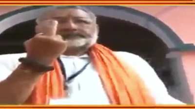 neta vote ke baad janta ko ashleel ishare krte hue