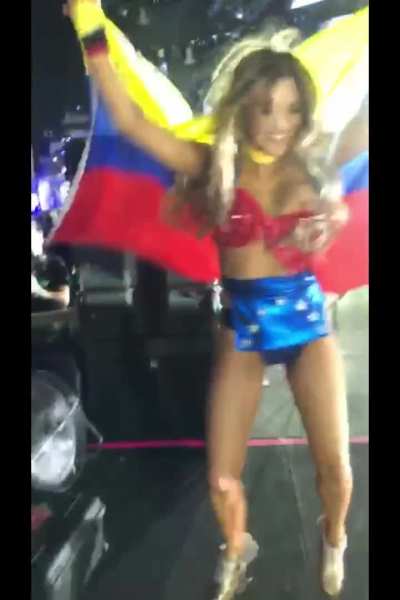 Lele Pons boob slip