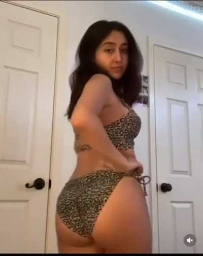 [kik: pussydeep26 ] what do you think of my friend and her ass?