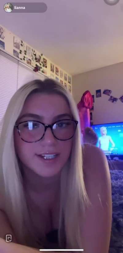 @liannaaurias