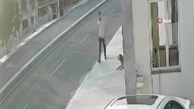 Büyükçekmecede havlayan köpekten kaçan adama kamyon çarptı