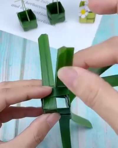 Making baskets from leaves