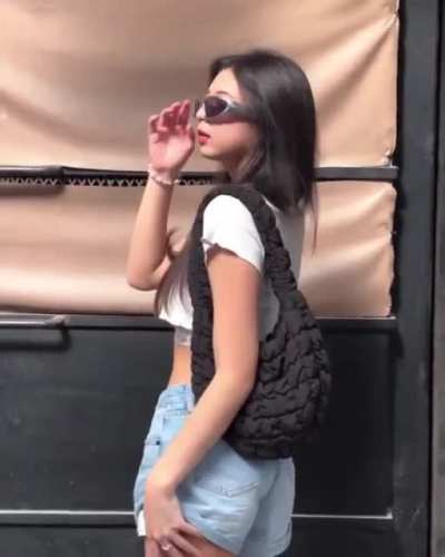 Elyn Juicy ass