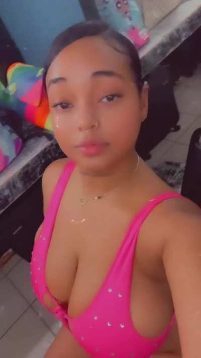 Big Tits Insta