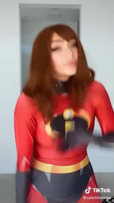 CaitChristinee as Elastigirl