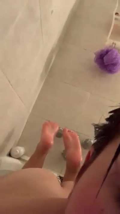 MM Latina booty and Feet