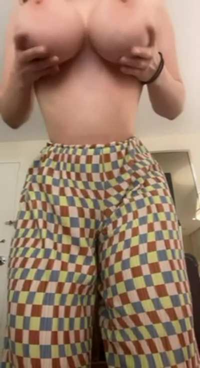 5’1 with some huge natural titties