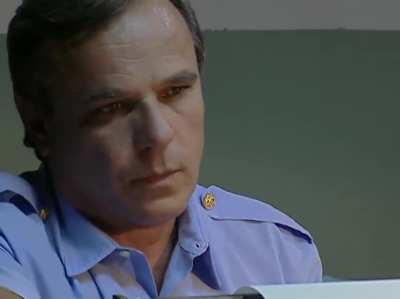 Esta serie era del 2002 pero esta escena parece hecha ahora, nunca cambió nada