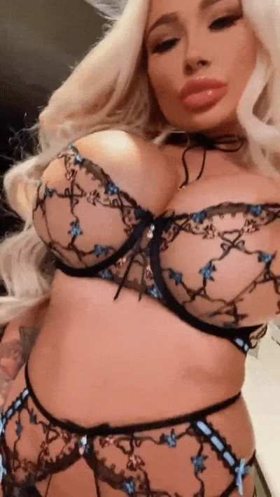 Luxury babe