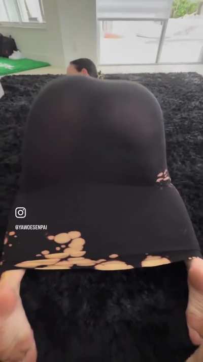 So juicy plum and phat🍑<wbr>🍑🍑🤤🤤🤤
