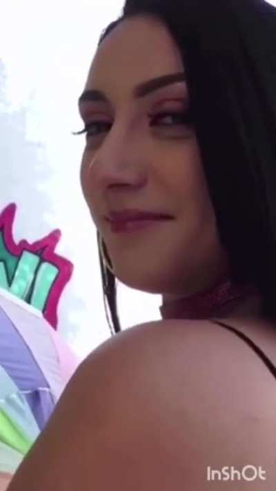 😳