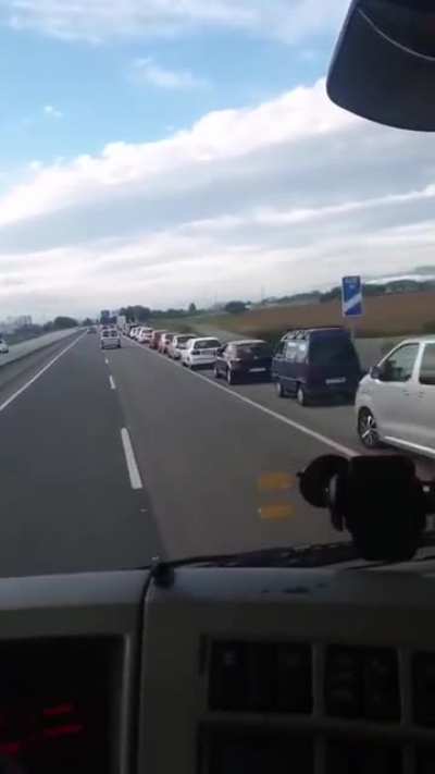 Нам напра<wbr>во..