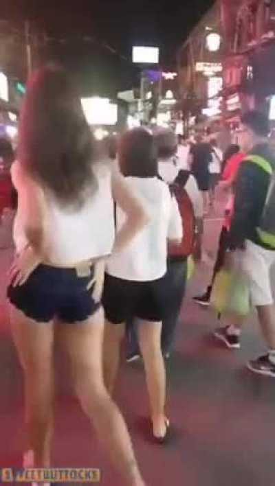 Düzenli NSFW atmayı düşün<wbr>üyoru<wbr>m. yeterli upvote gelirse