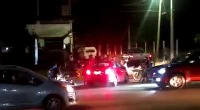 Moto choca y no hubo ningún herido apesar del golpe.