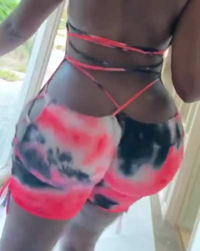 Bobbing Booty