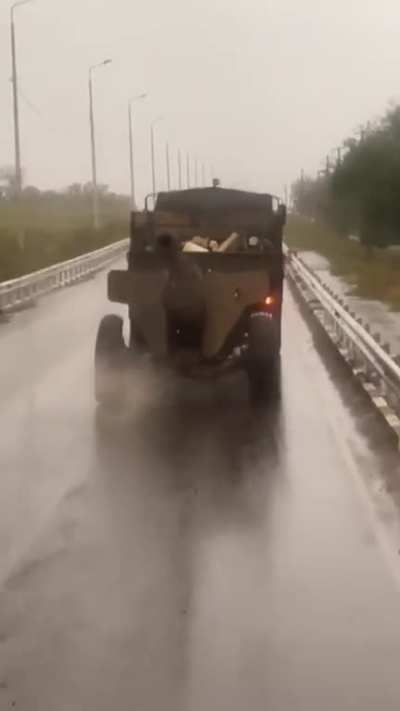 Rușii încă mai utilizează pe front obuziere D-1 de 152 mm model 1943