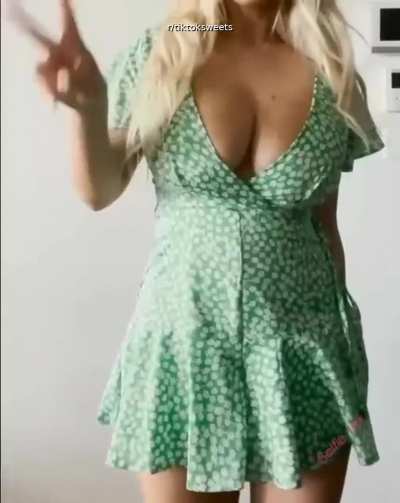 Magic dress [reveal]