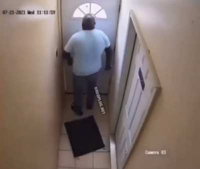 Wcgw trying to open someones door.