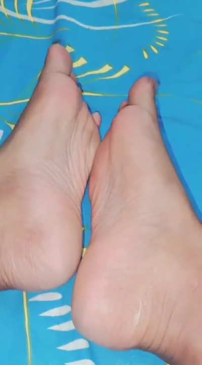Kneel down and start licking my soles now!!! 👣