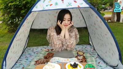 Gahyeon doing aegyo