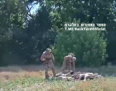 Russian  soldiers collecting ukraine bodies 