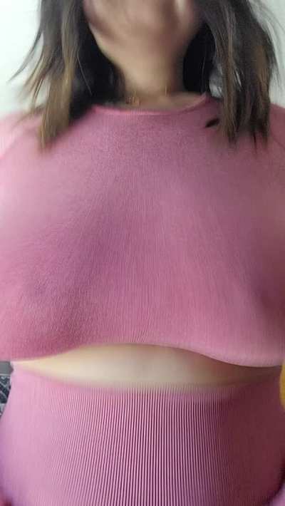 Boob bounce in my favorite running errands outfit.