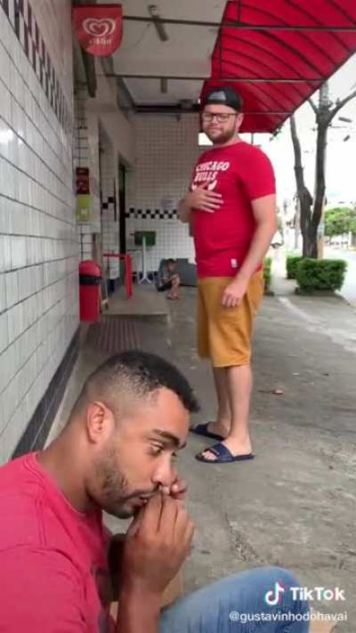 Por mais pessoas assim no mundo.🥺🌎🕊️