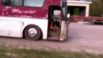 🚌 -> 🌳