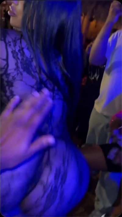 Hottest Shit on the Gram 34: There’s something special about Ari (@therealkylesister)