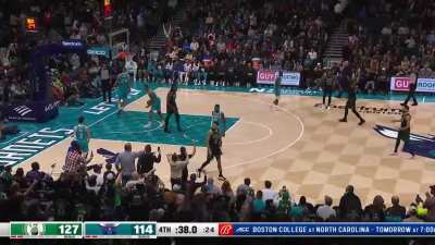 [Highlight] Charlotte play-by-play man Eric Collins loses it as Jayson Tatum drops his 51st point