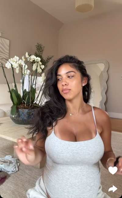 Pregnant goddess. Her breasts are getting so veiny!