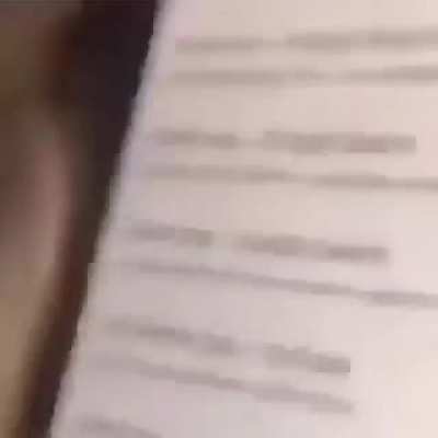 Le revisé el celular a mi primo