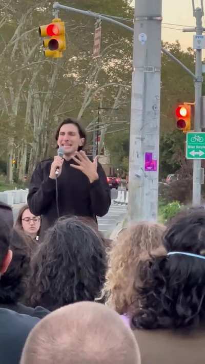 Massive crowd of Jewish New Yorkers assemble to protest Israel's attacks on Gaza, chanting 