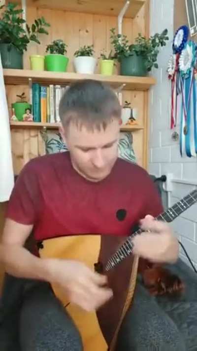 This guy playing the soundtrack for “Directed by Robert B Wiede”