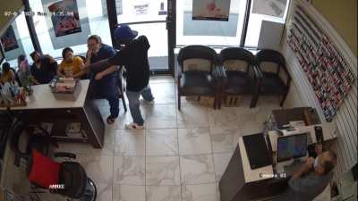 Manâs failed attempt to rob nail salon in Atlanta 07/03/2023