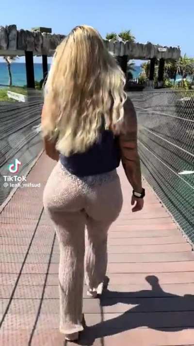 🧟‍♂️🍑