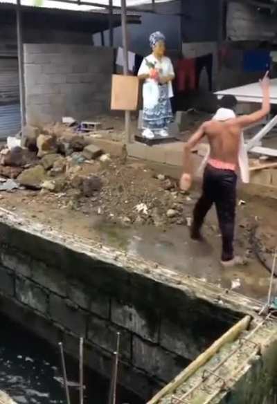 Dude sets up camera for a Tiktok video