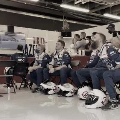 Haas F1 team enjoying Max Verstappen last lap
