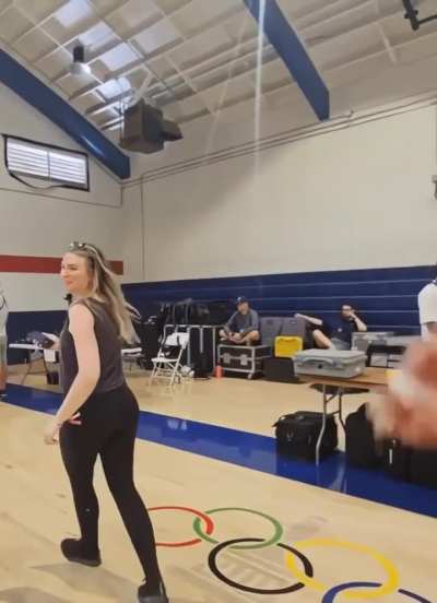 Love seeing her fat ass jiggle as she walks!