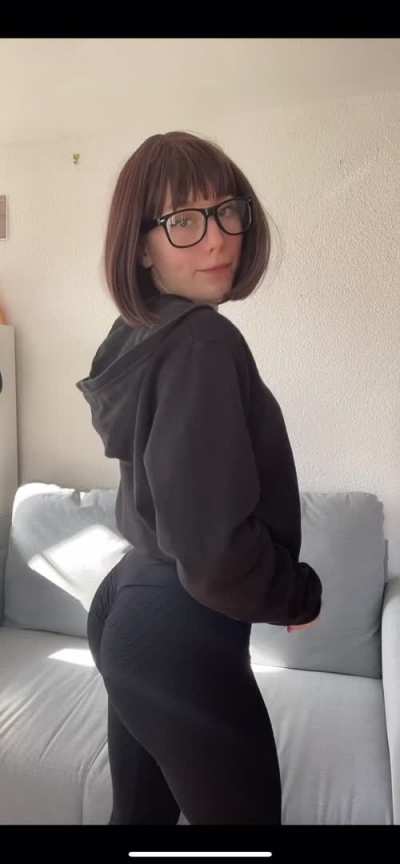If this gets at least 5 likes I will fuck myself in the ass