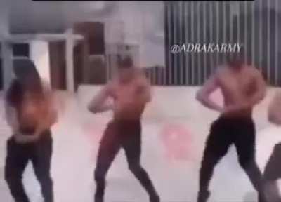 😈