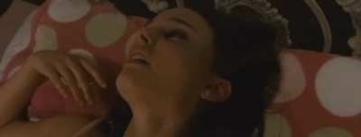 Natalie Portman receiving oral from Mila Kunis in Black Swan
