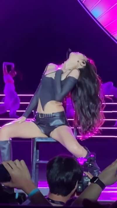 Spreading that little pussy and trying to hide her boobs 🤤