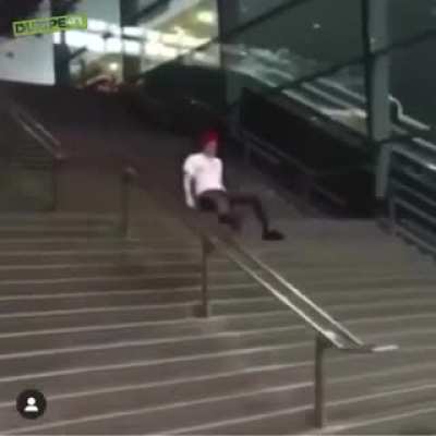 Balls guillotine, yikes