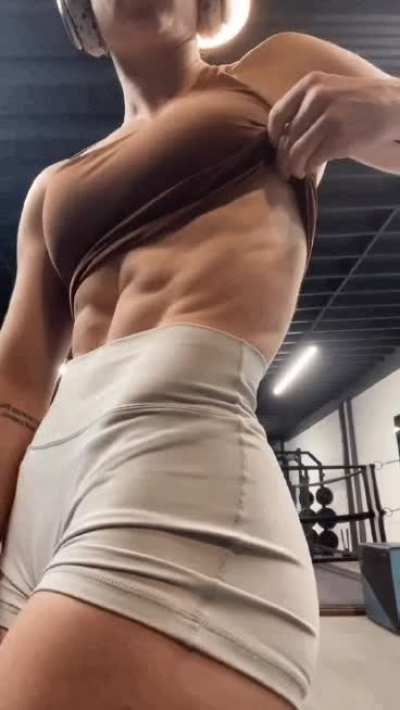 Jeeeezz!! 🤤